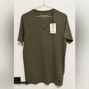 ✨NWT✨ Pull&Bear: V-Neck Short Sleeve Shirt (ptp approx 19.5in) - Size Small